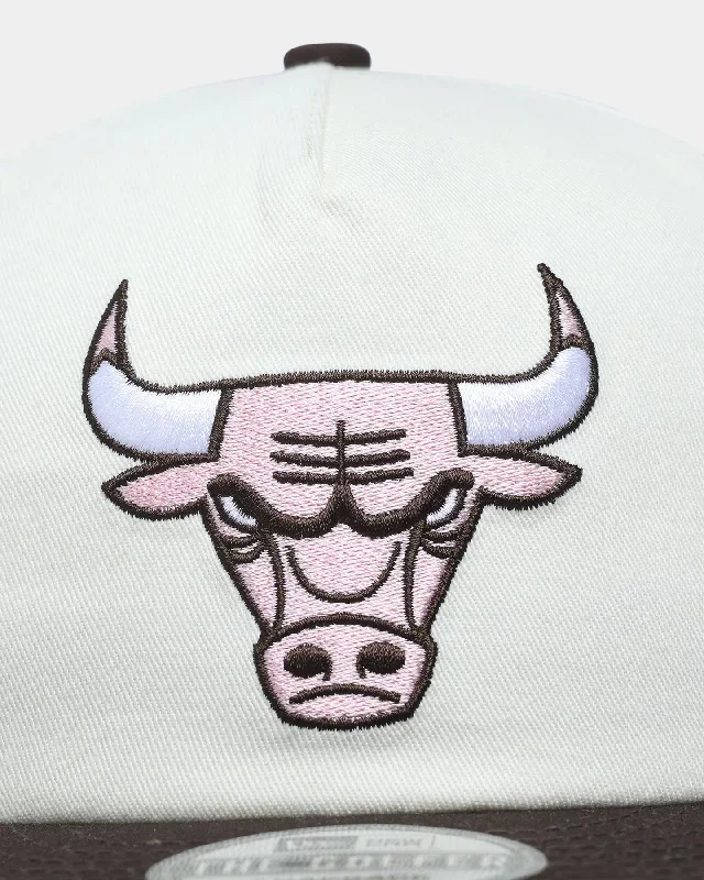 new-era-chicago-bulls-neopolitan-golfer-snapback-chrome-white-walnut-pink