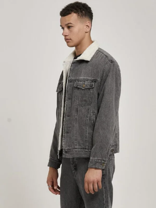 oversized-sherpa-wanderer-denim-jacket-asphalt-grey